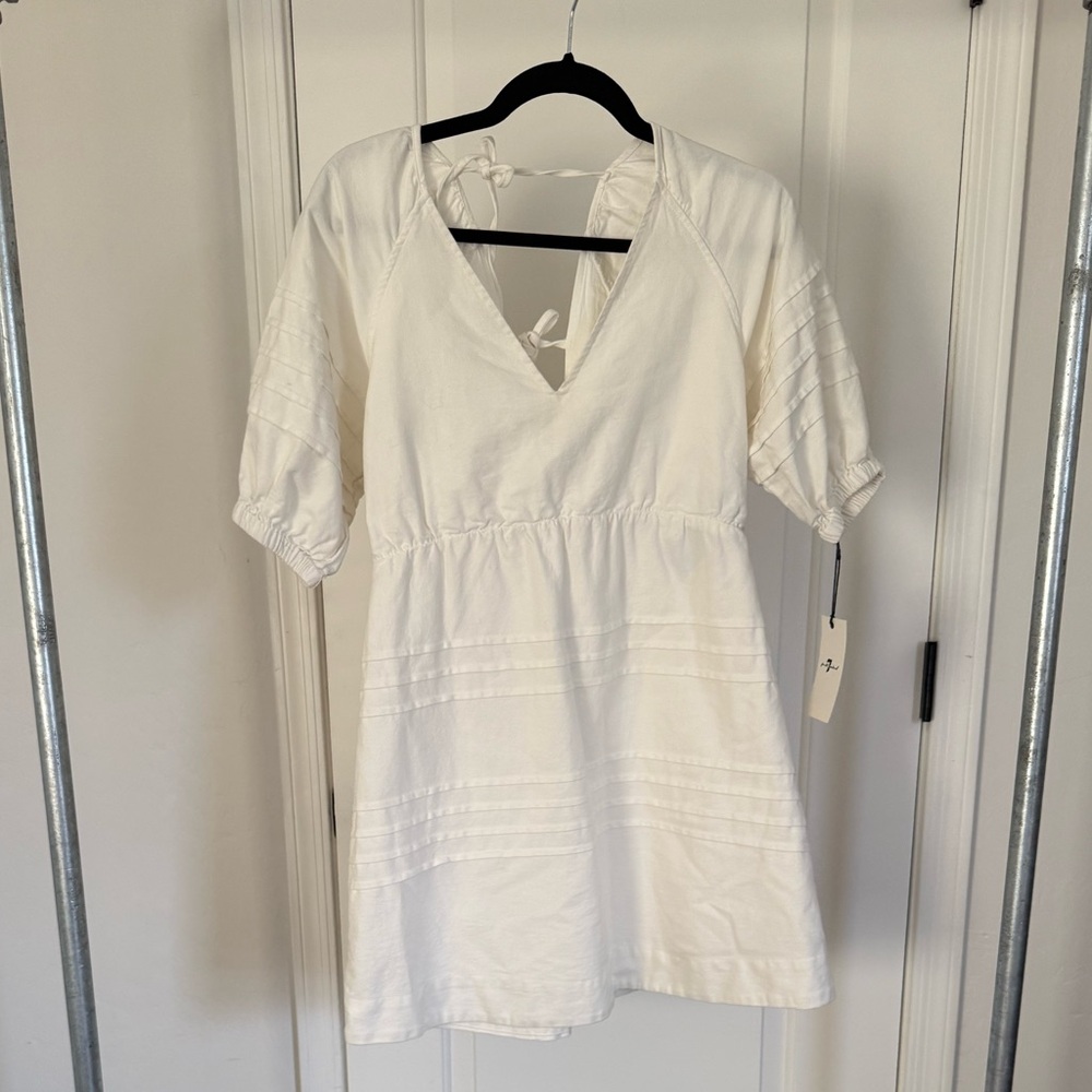 Elegant White V-Neck Women's Top